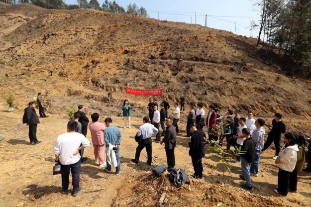 不负春光好，抢播万亩林 ——将乐县村企合作造林工作现场会在福建9159金莎游艺场召开